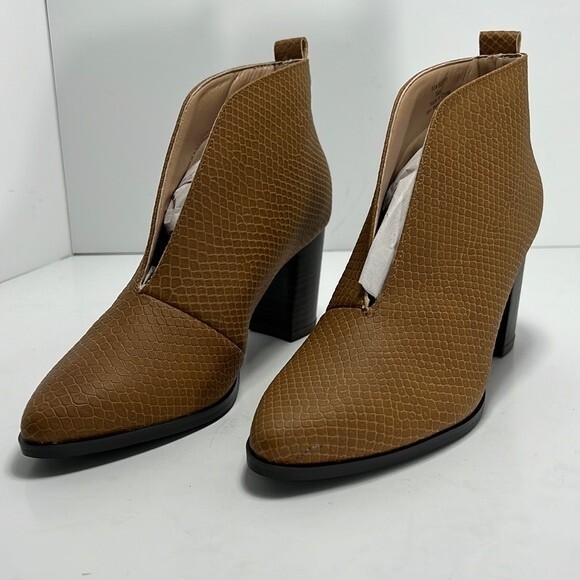 Journee Collection Bellamy Tan Heeled Booties size 5.5 - Picture 1 of 7